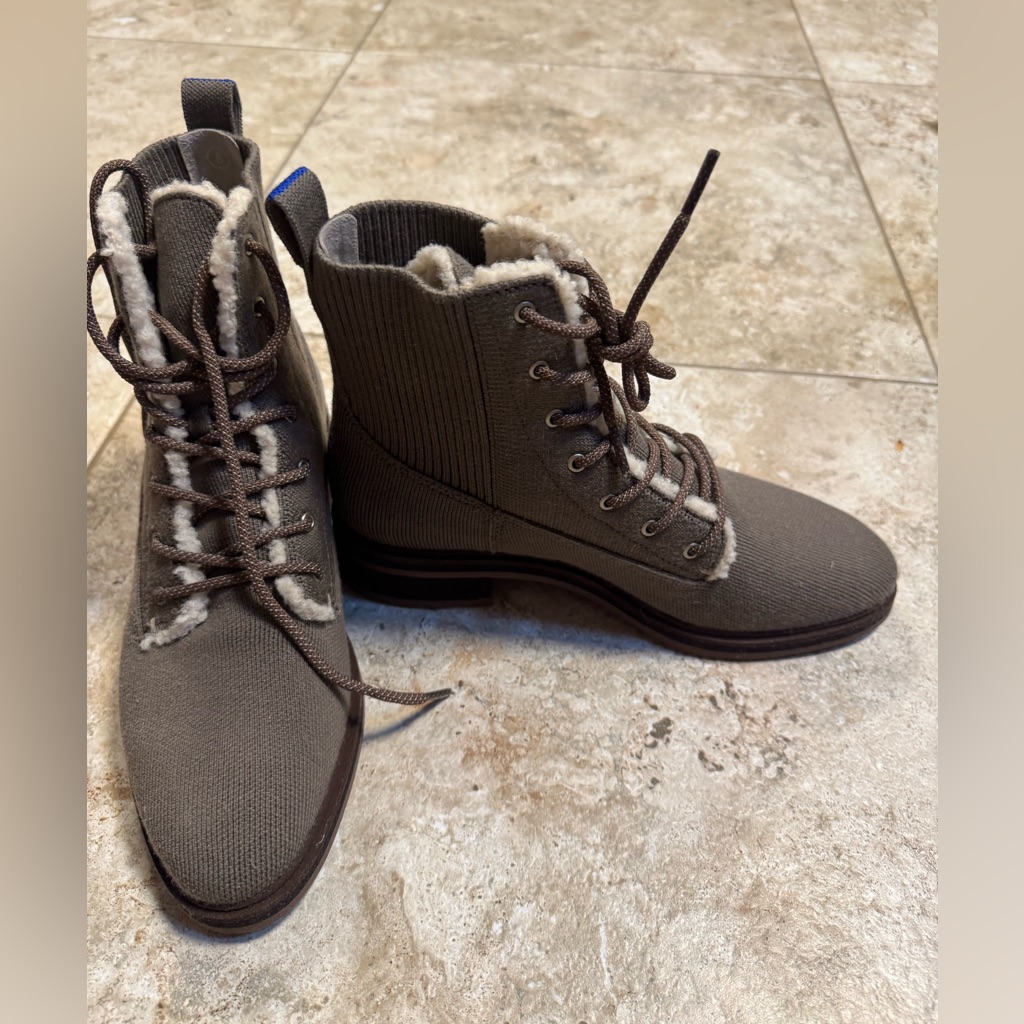 Rothys The Cozy Laced Lug Boot In Sparrow. Nib! Size 8